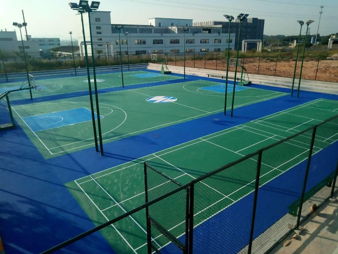 塑膠籃球場地面常見的三種材料