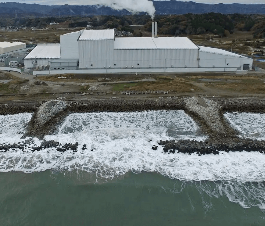 (圖:污水處理泡沫處理現(xiàn)場(chǎng))