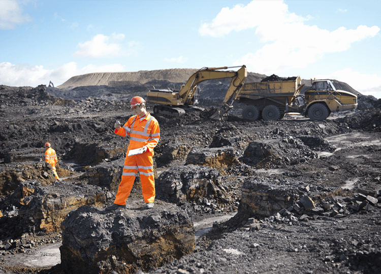 （圖：原煤挖礦現(xiàn)場）