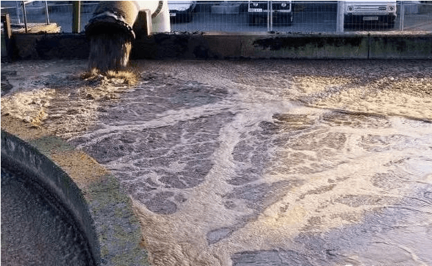 （圖：垃圾滲濾液污水泡沫）