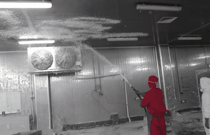 （圖：清洗劑清洗現(xiàn)場泡沫）