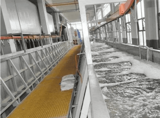 （圖：工業(yè)污水廢水泡沫）