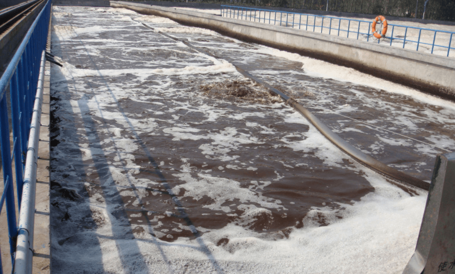 （圖：焦化廠污水廢水起泡現(xiàn)場(chǎng)）