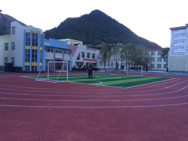 上海學校400米塑膠跑道