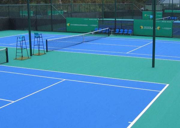 玉環(huán)市硅pu球場材料，這種材料不僅十分經(jīng)濟，而且還很環(huán)保，不僅受到管理方的喜歡，也受到了廣大運動愛好者的好評。那在日常管理過程中應(yīng)該如何保養(yǎng)和維護硅pu球場呢？
